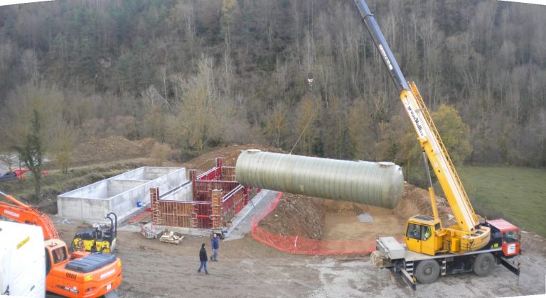 ¿Cuáles son los procesos biológicos para el tratamiento del agua y qué papel tienen las depuradoras biológicas en Girona?